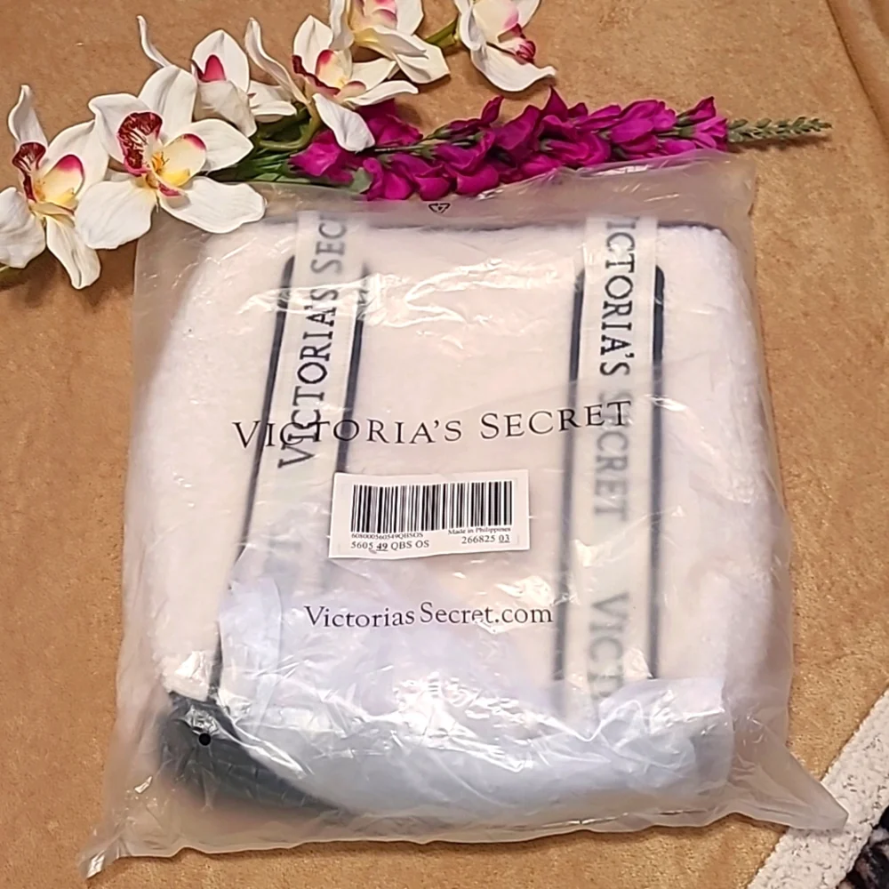 Victoria's Secret Sherpa Tote Bag - Picture 3 of 4